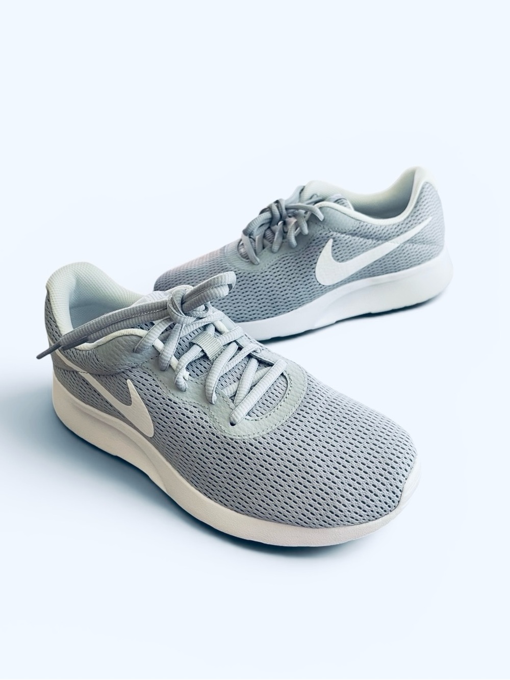 Nike: Tajun, Wolf Grey/White, athletic shoes. - Picture 2 of 9